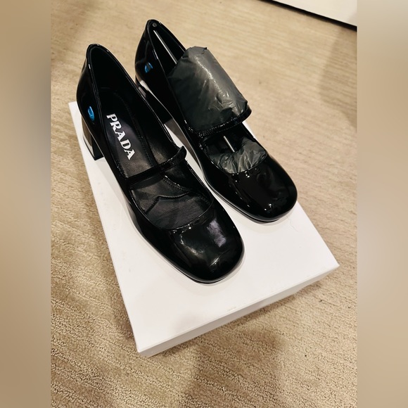🆕Authentic from Italy PRADA patent black leather pumps - Picture 15 of 16